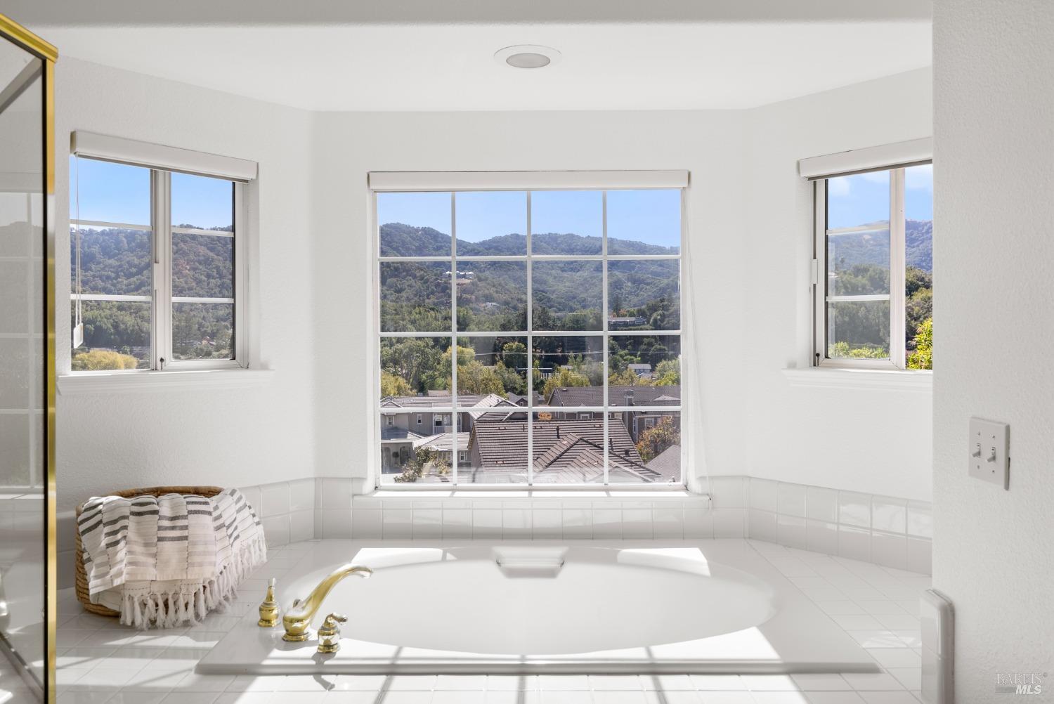 8 Pacific Drive Novato, CA 94949 - Photo 22 of 37