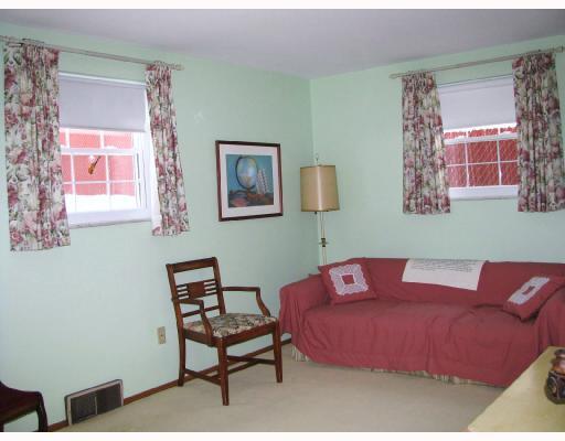 13 Robinhood Road Green Tree, PA 15220 - Photo 7 of 13 Master Bedroom. Master bedroom has a walk-in closet