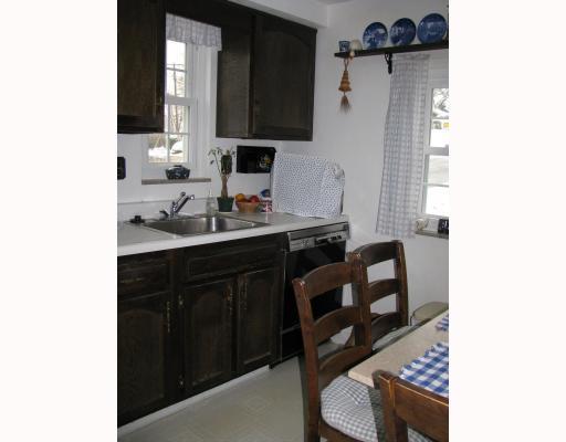 13 Robinhood Road Green Tree, PA 15220 - Photo 9 of 13 Kitchen. Bright eat-in kitchen