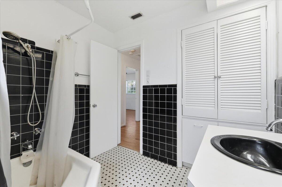 1408 New Jersey Road Lakeland, FL 33803 - Photo 34 of 58 34-Primary Bathroom