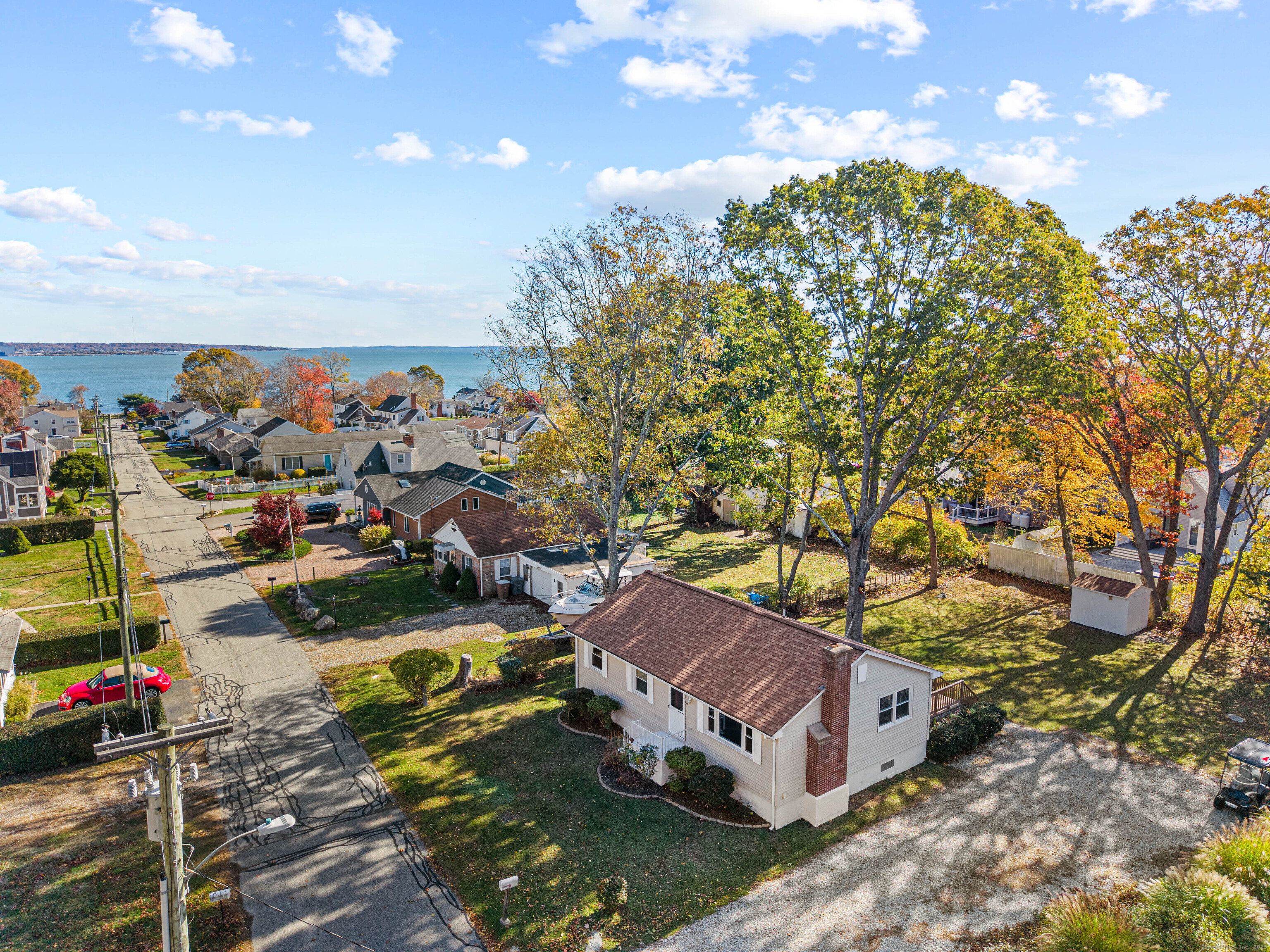 a view of a houses with yard