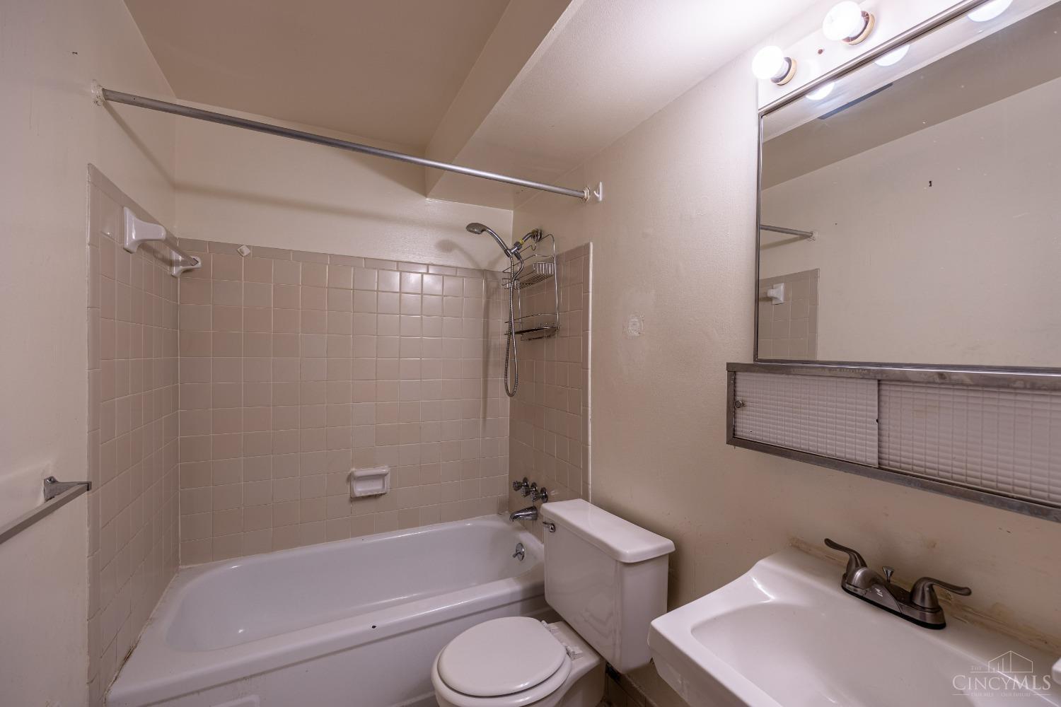 6020 Ridgeacres Drive, Unit A Cincinnati, OH 45237 - Photo 18 of 23