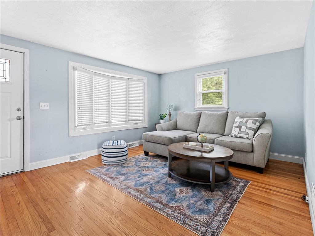198 Asylum Road Warwick, RI 02886 - Photo 5 of 30 Entry into living room