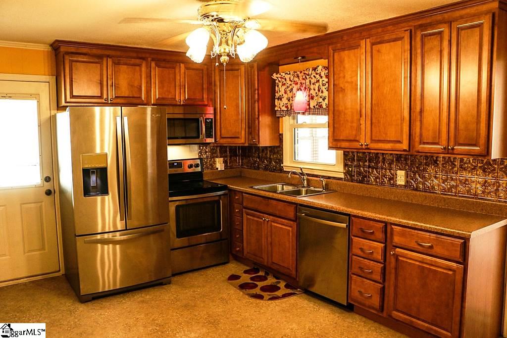 403 Pelham Street Greer, SC 29651 - Photo 2 of 22