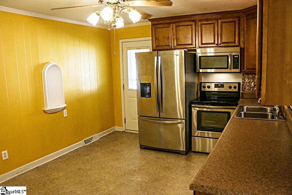 403 Pelham Street Greer, SC 29651 - Photo 5 of 22