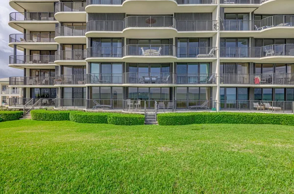 a view of a yard with an empty space