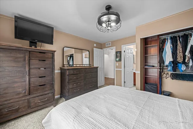 $289,900 | 659 South Rosehall Lane, Round Lake, IL 60073