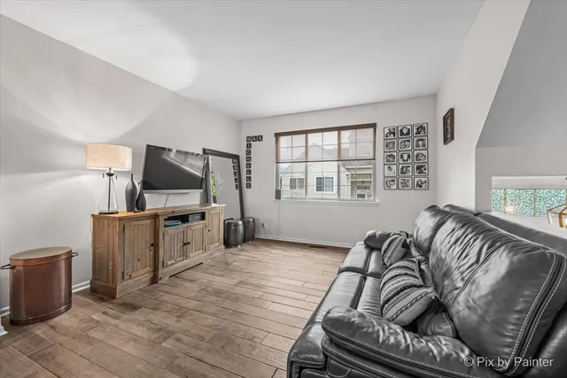 $289,900 | 659 South Rosehall Lane, Round Lake, IL 60073