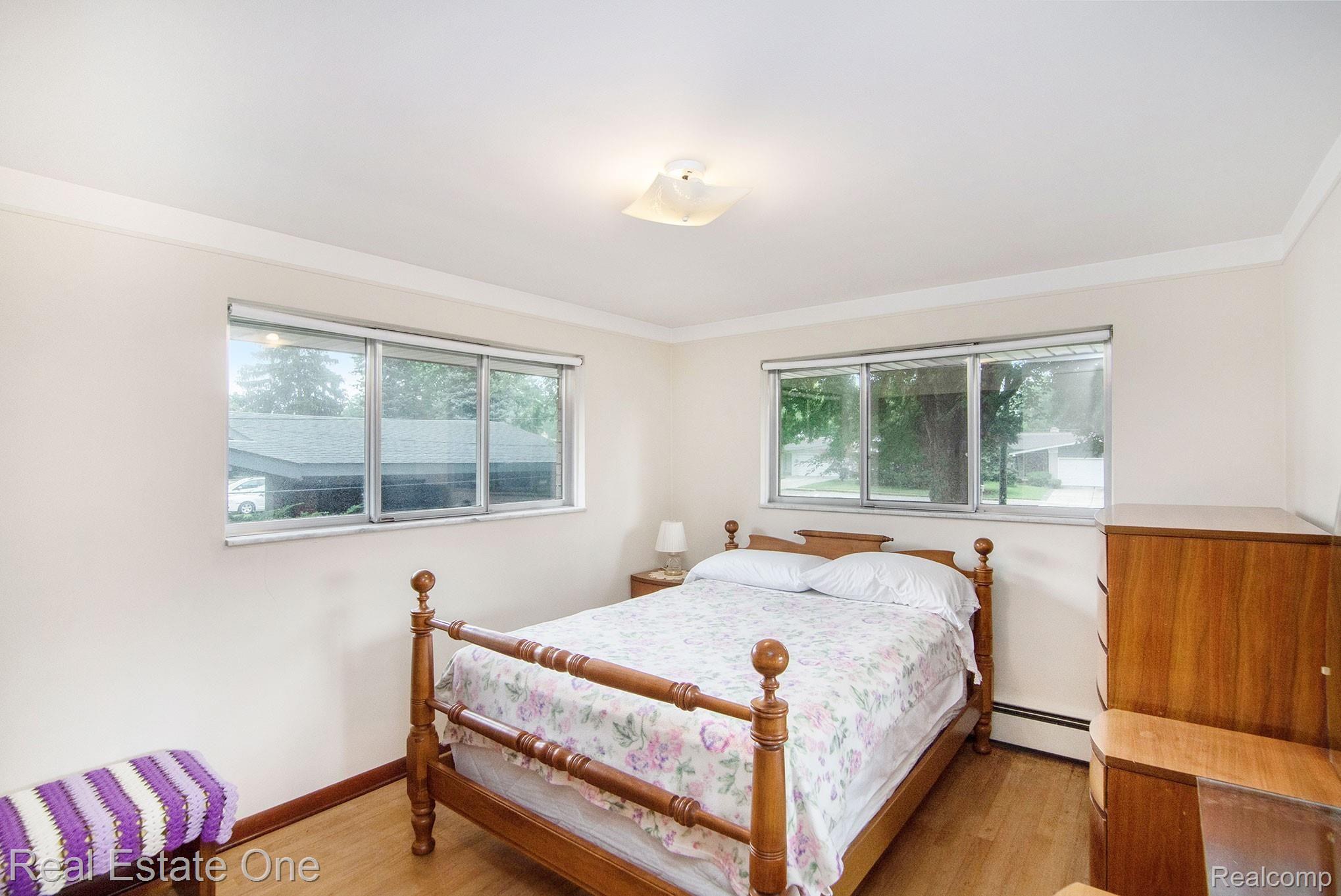 8561 Chicago Road Warren, MI 48093 - Photo 13 of 25 13 Bedroom.jpg