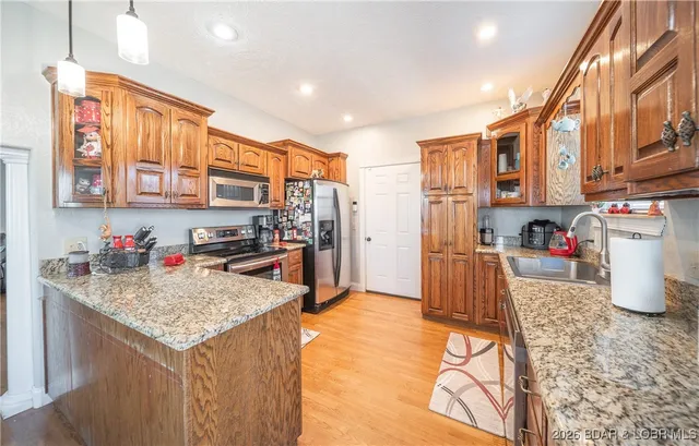 $425,000 | 25421 Hideaway Lane, Lebanon, MO 65536