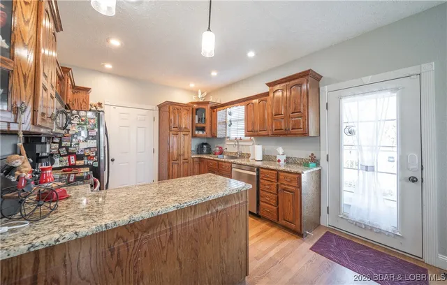 $425,000 | 25421 Hideaway Lane, Lebanon, MO 65536