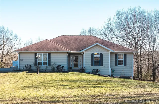 $425,000 | 25421 Hideaway Lane, Lebanon, MO 65536