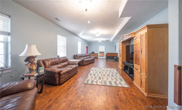 $425,000 | 25421 Hideaway Lane, Lebanon, MO 65536