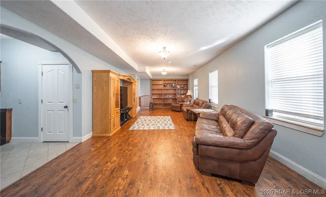 $425,000 | 25421 Hideaway Lane, Lebanon, MO 65536