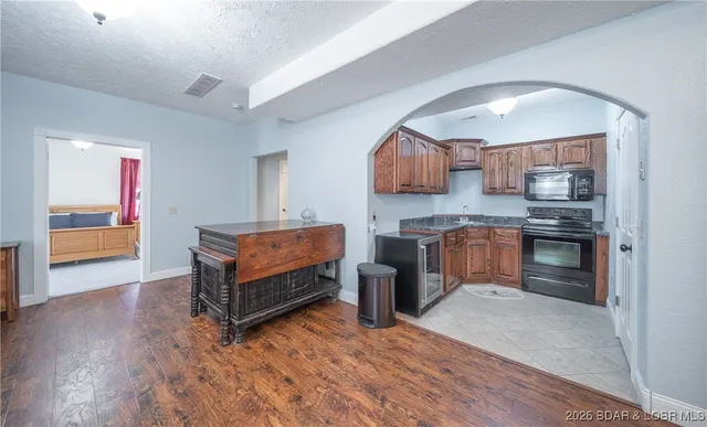 $425,000 | 25421 Hideaway Lane, Lebanon, MO 65536