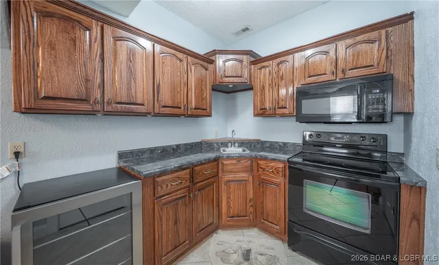 $425,000 | 25421 Hideaway Lane, Lebanon, MO 65536