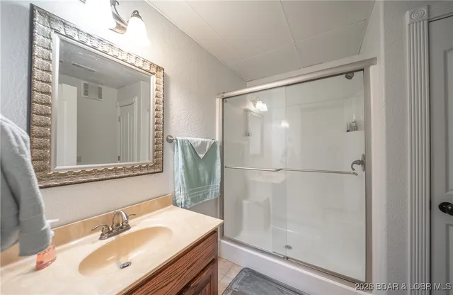 $425,000 | 25421 Hideaway Lane, Lebanon, MO 65536