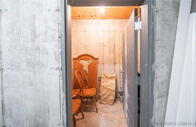 $425,000 | 25421 Hideaway Lane, Lebanon, MO 65536