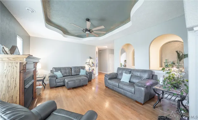 $425,000 | 25421 Hideaway Lane, Lebanon, MO 65536