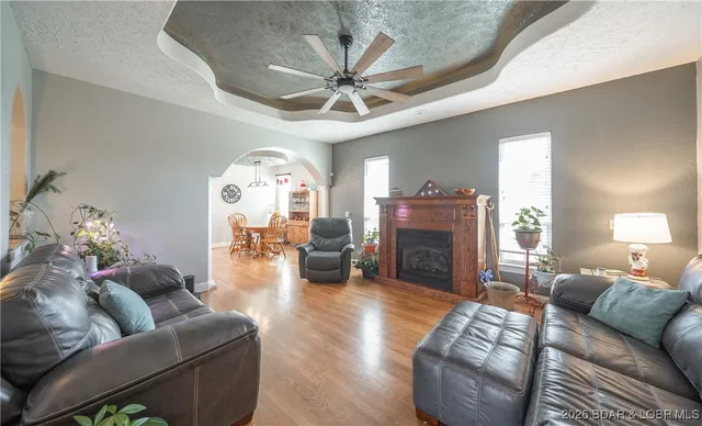 $425,000 | 25421 Hideaway Lane, Lebanon, MO 65536