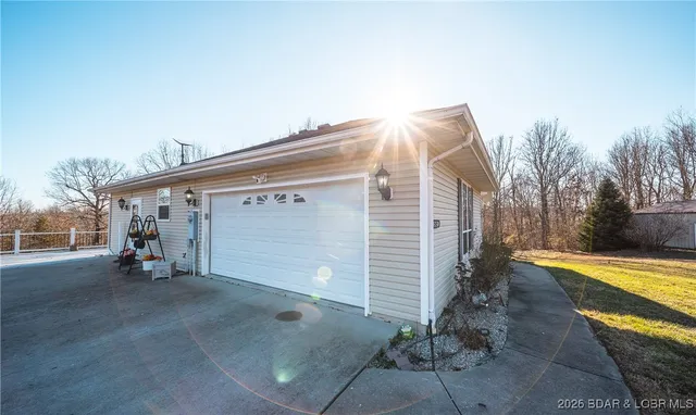 $425,000 | 25421 Hideaway Lane, Lebanon, MO 65536
