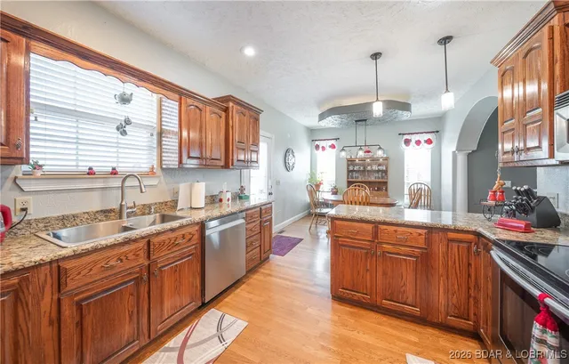 $425,000 | 25421 Hideaway Lane, Lebanon, MO 65536