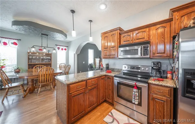 $425,000 | 25421 Hideaway Lane, Lebanon, MO 65536