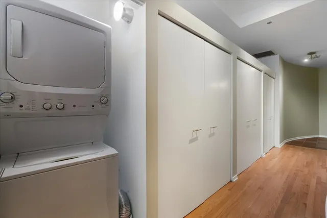 $3,023 | 208 West Washington Street, Unit 1010, Chicago, IL 60606