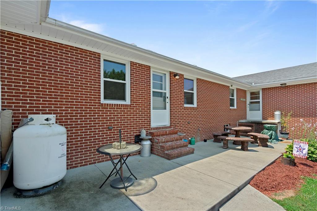 375 South Franklin Road Mount Airy, NC 27030 - Photo 11 of 30 Gallery Image 11