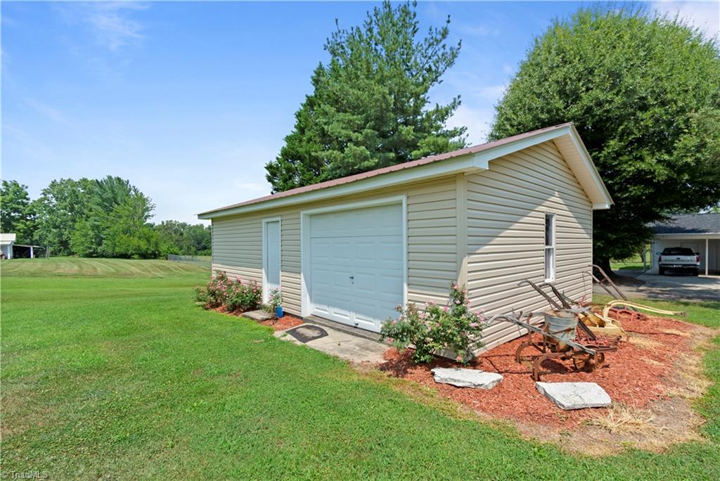 375 South Franklin Road Mount Airy, NC 27030 - Photo 13 of 30 Gallery Image 13