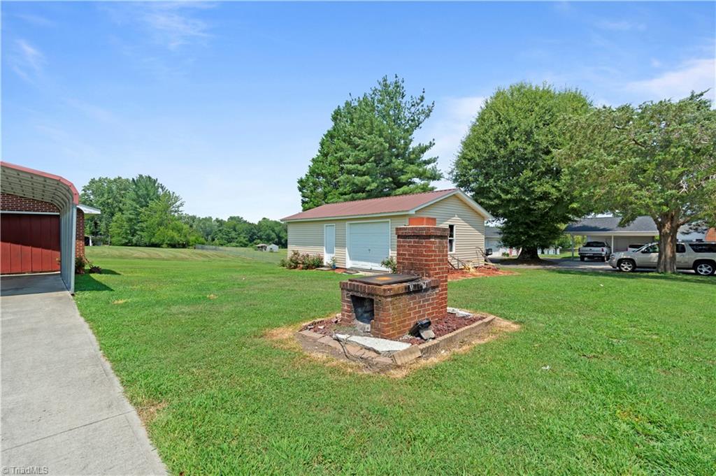 375 South Franklin Road Mount Airy, NC 27030 - Photo 14 of 30 Gallery Image 14