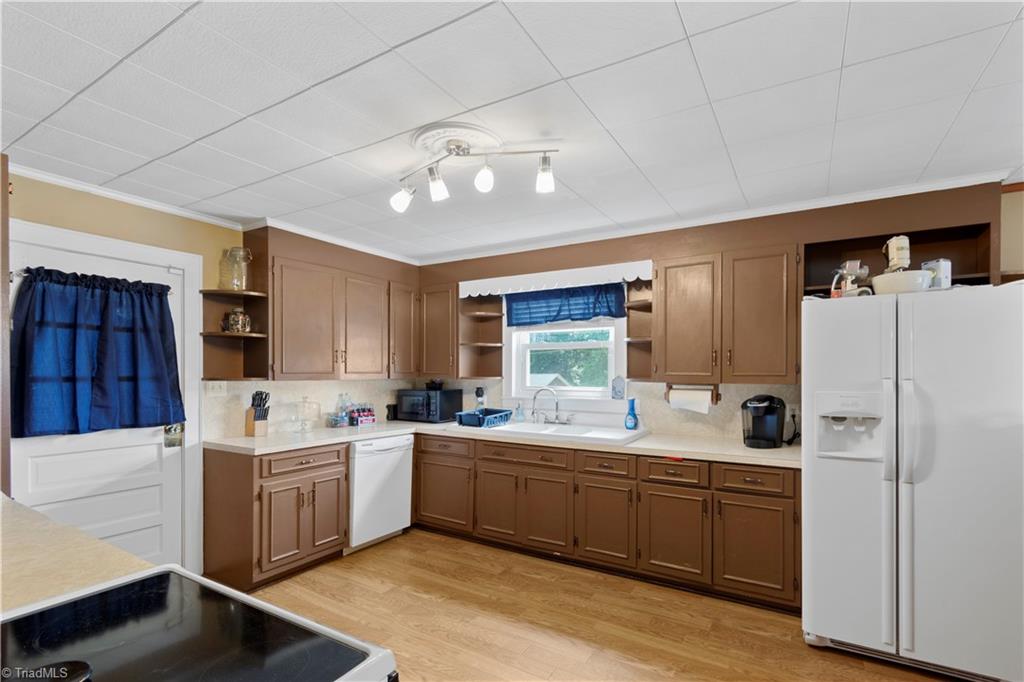 375 South Franklin Road Mount Airy, NC 27030 - Photo 21 of 30 Gallery Image 21