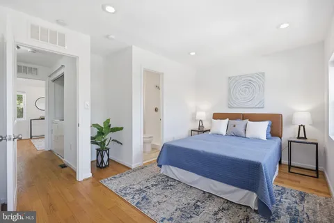 $850,000 | 329 18th Place Northeast, Washington, DC 20002