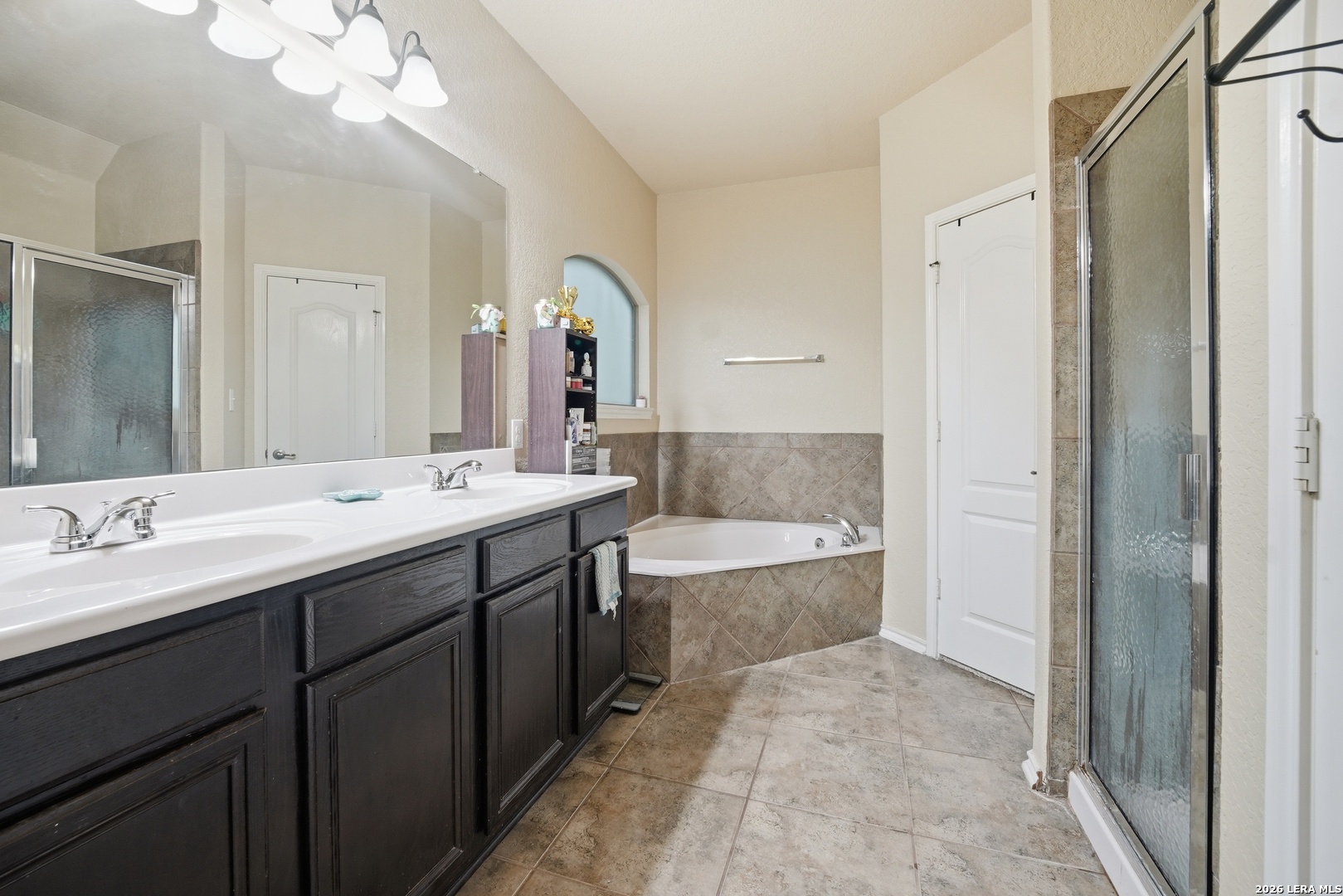 313 Brook Shadow Cibolo, TX 78108 - Photo 17 of 29 a en suite bathroom with a tub sink and mirror