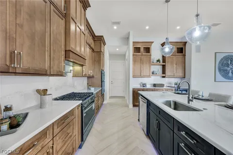 $979,900 | 3220 Northwest 21st Street, Cape Coral, FL 33993