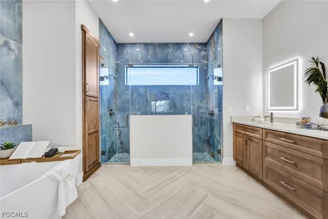 $979,900 | 3220 Northwest 21st Street, Cape Coral, FL 33993