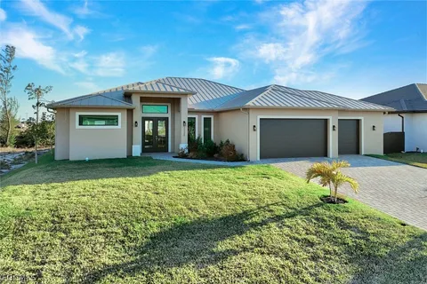 $979,900 | 3220 Northwest 21st Street, Cape Coral, FL 33993