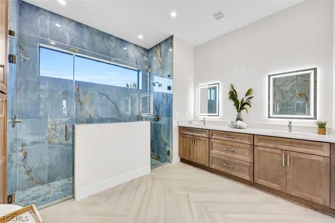 $979,900 | 3220 Northwest 21st Street, Cape Coral, FL 33993