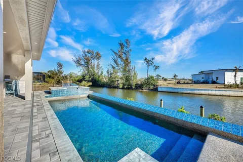 $979,900 | 3220 Northwest 21st Street, Cape Coral, FL 33993