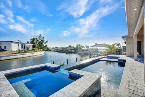 $979,900 | 3220 Northwest 21st Street, Cape Coral, FL 33993