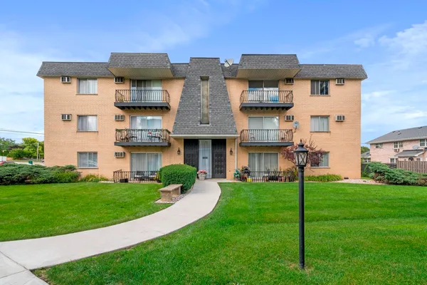 $1,850 | 909 Plainfield Road, Unit 12, Darien, IL 60561