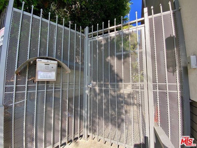 $2,695 | 1920 Hillcrest Road, Unit 12, Los Angeles, CA 90068