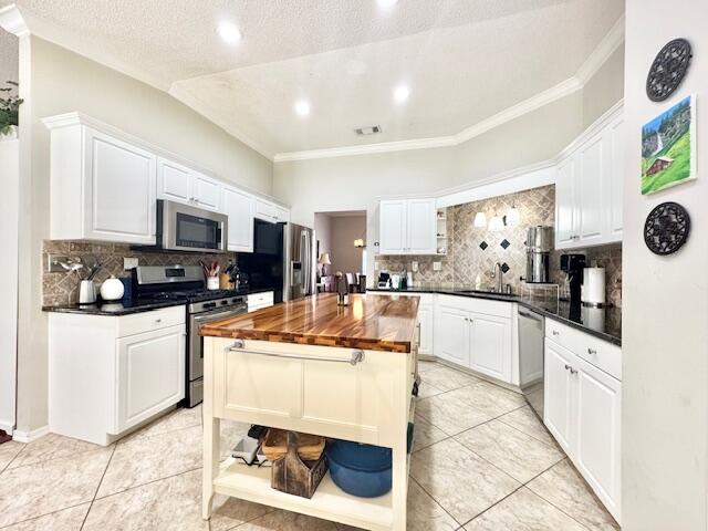 4258 Shadow Lane Niceville, FL 32578 - Photo 13 of 35 a kitchen with stainless steel appliances kitchen island granite countertop a sink and cabinets