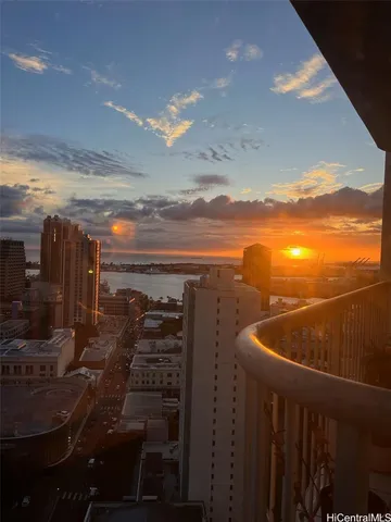 $3,900 | 1212 Nuuanu Avenue, Unit 2702, Honolulu, HI 96817