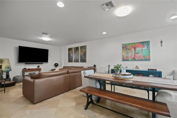 $5,900 | 732 Northeast 15th Avenue, Fort Lauderdale, FL 33304