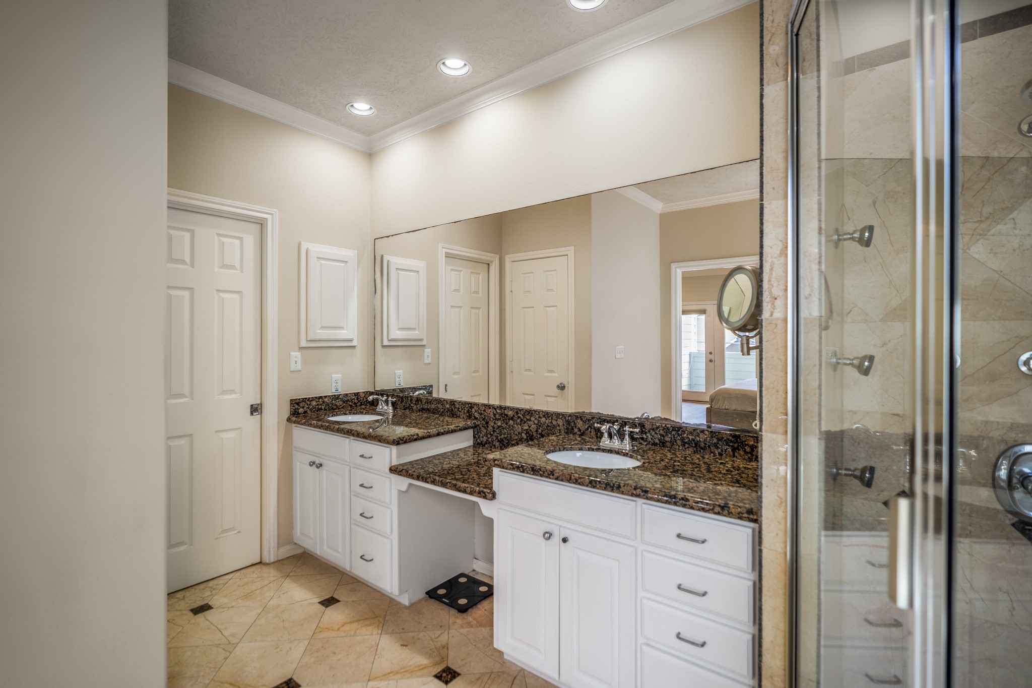 4236 Drake Street Houston, TX 77005 - Photo 24 of 43 Another angle of the vanities, showing access to the spacious primary closet.