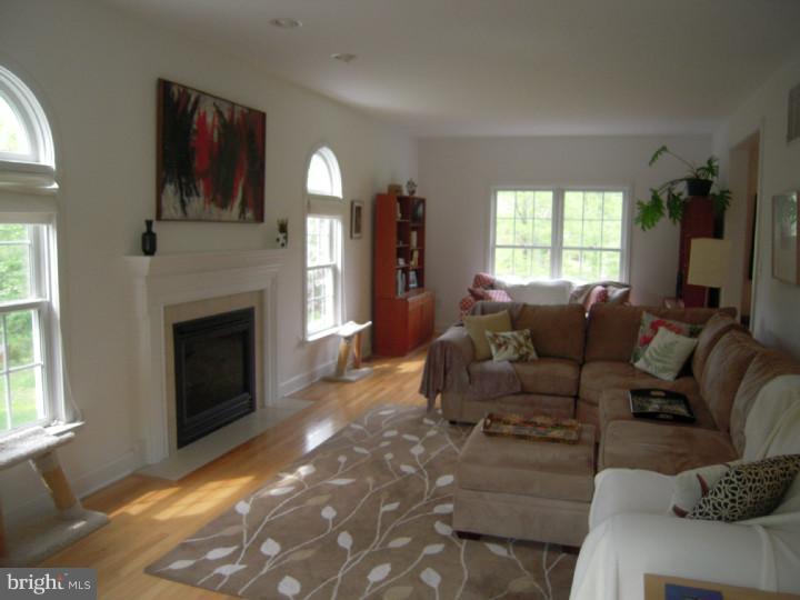 1975 Upper Ridge Road Green Lane, PA 18054 - Photo 4 of 16 Great Room