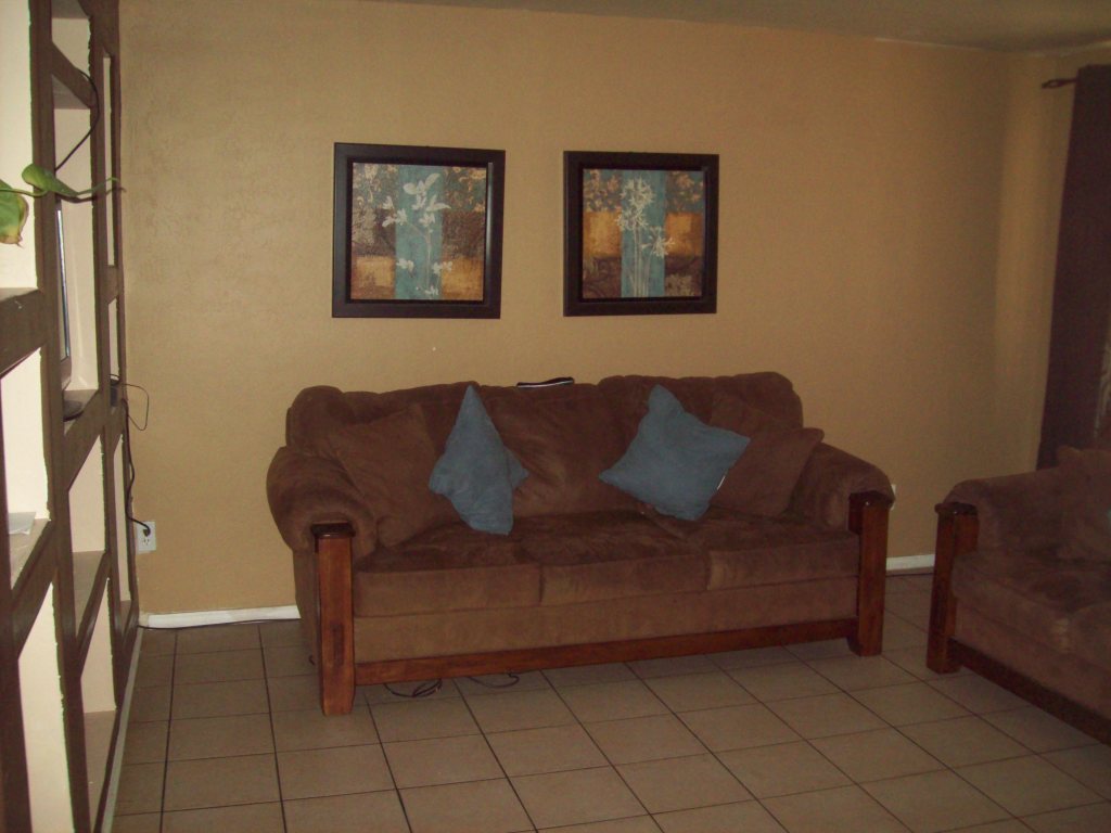 7010 West Berkeley Road Phoenix, AZ 85035 - Photo 2 of 11 Living room
