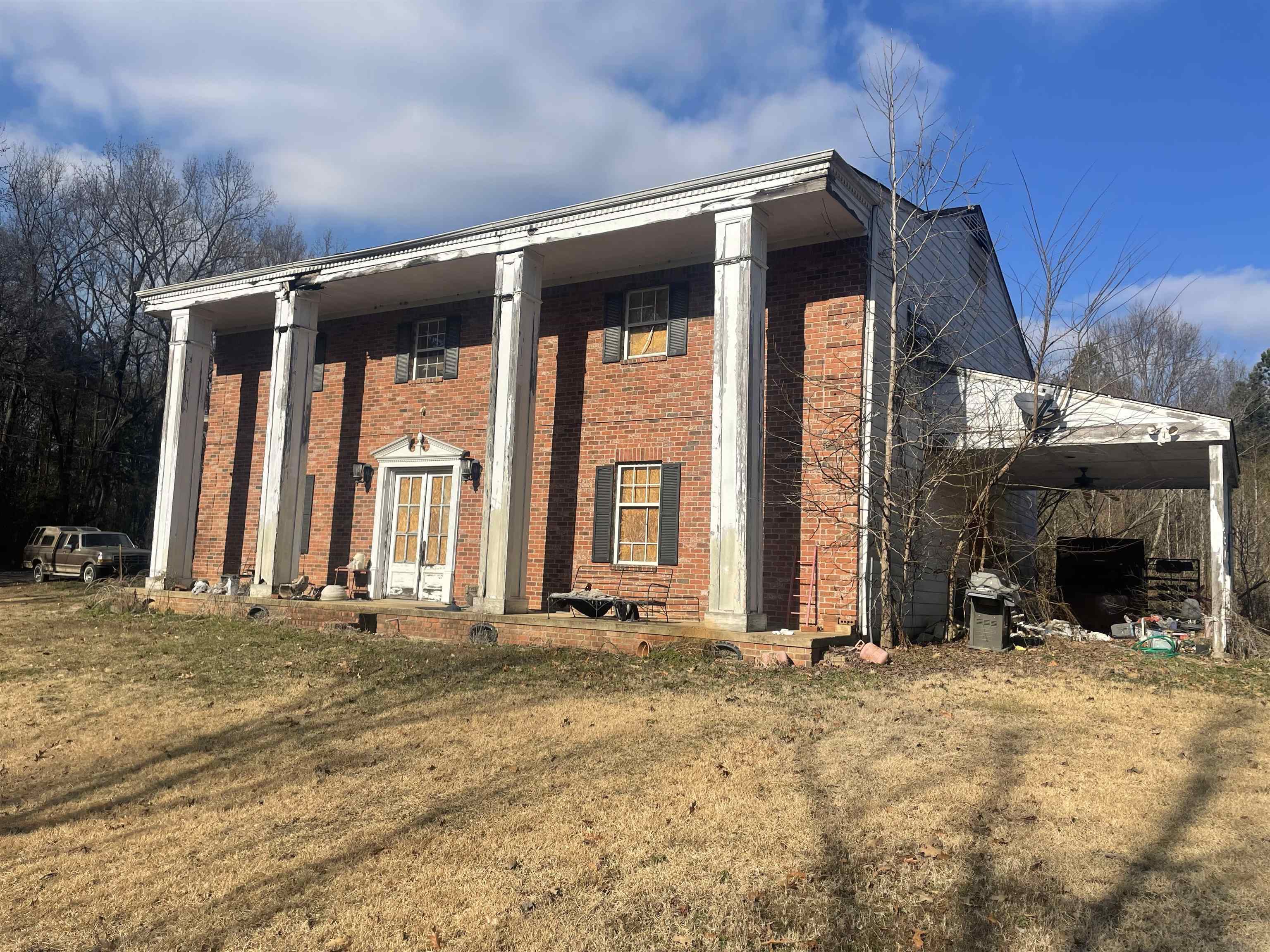 175 Windsor Road Memphis, TN 38109 - Photo 5 of 6 front view of a house with a large window