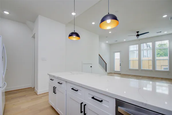 $2,700 | 3206 Live Oak Street, Houston, TX 77004